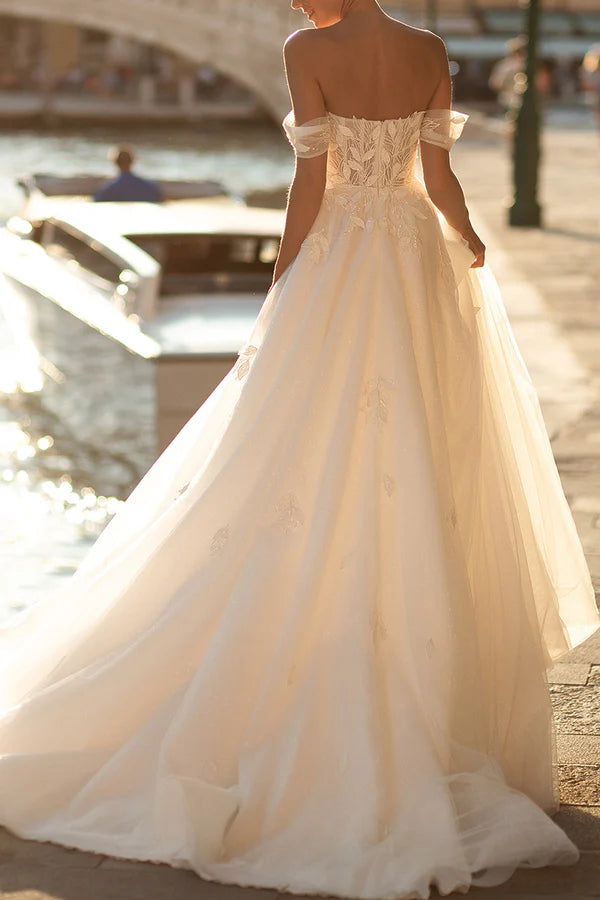 Abito da sposa in stile country con scollo a cuore e scollo a V